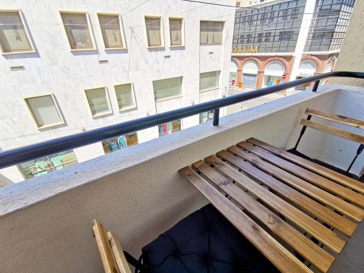 Beachy Keen City Apartment Ларнака Екстериор снимка