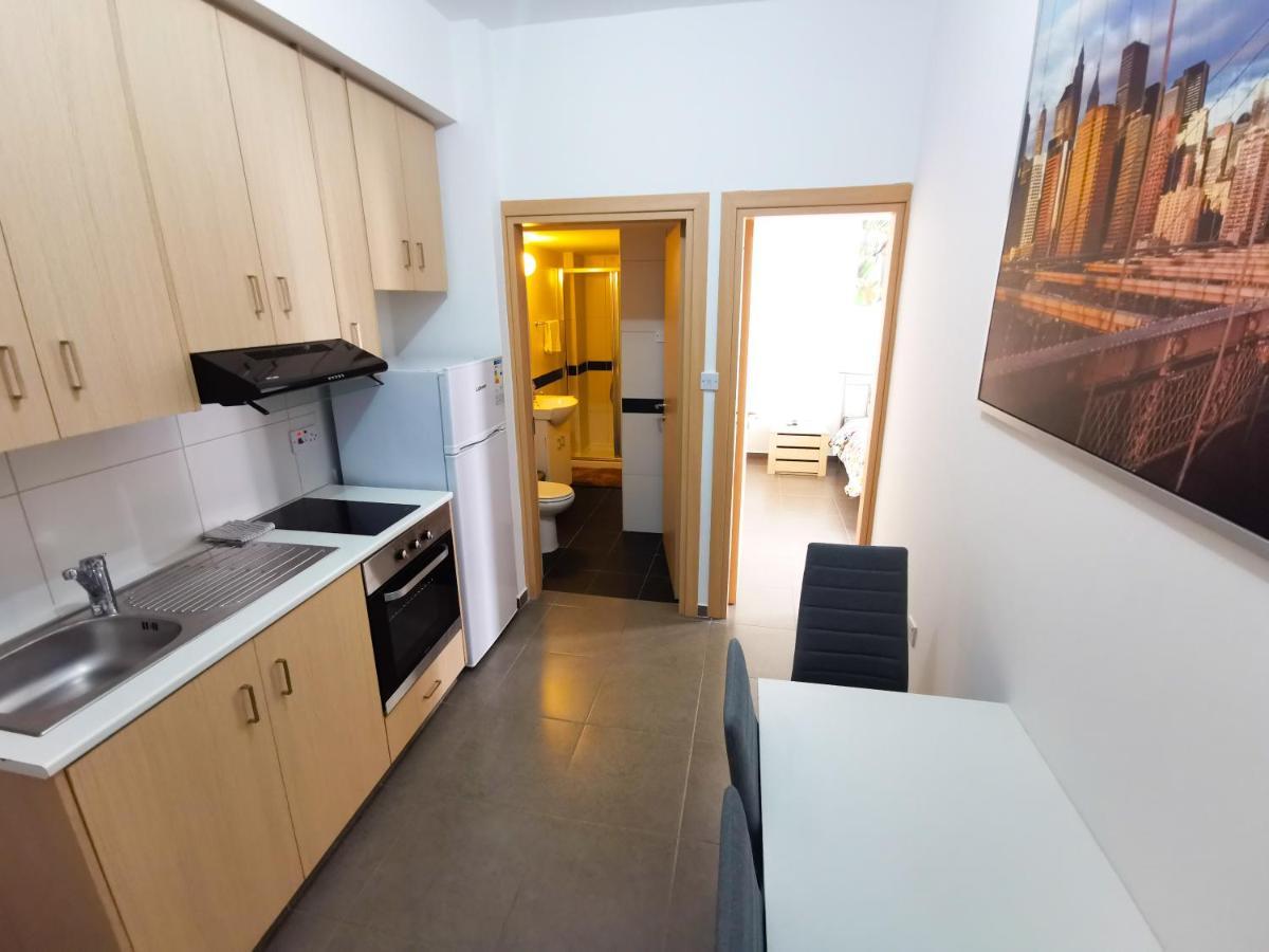 Beachy Keen City Apartment Ларнака Екстериор снимка